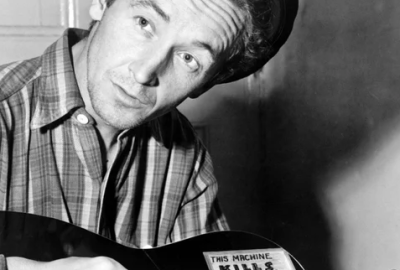 Woody Guthrie : this machine kills fascists
