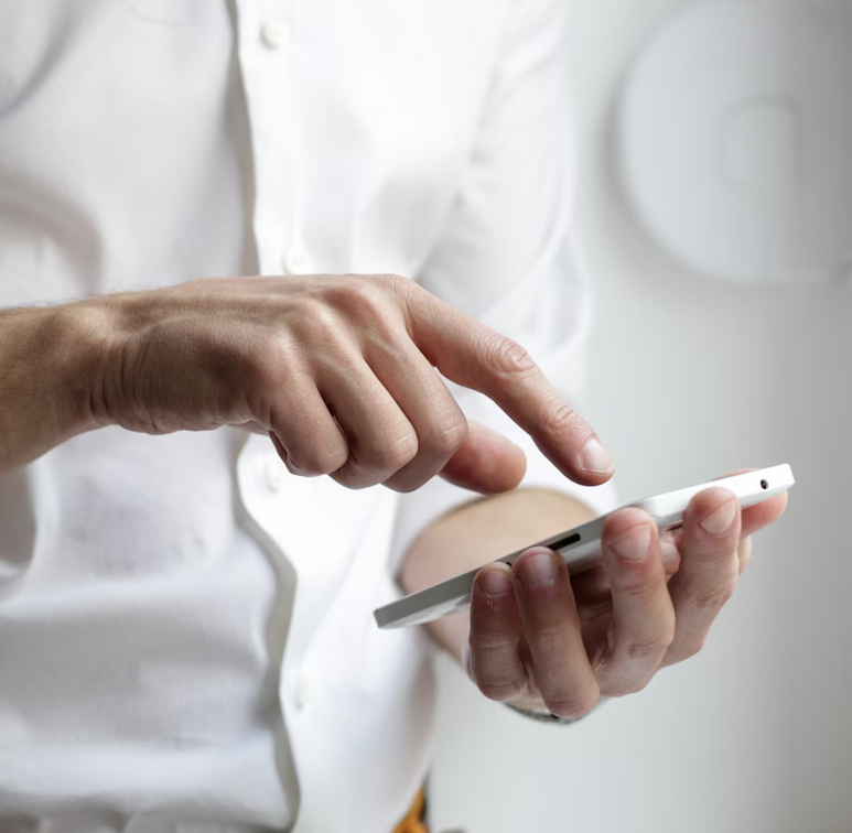 Screenshot 2025-10-21 at 09-39-20 Person holding white Android smartphone in white shirt photo – Free Business Image on Unsplash